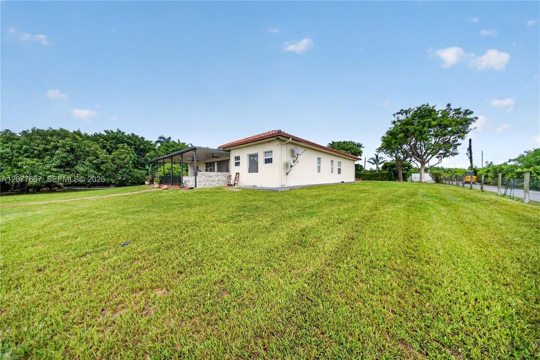 For Sale: $2,150,000 (5 beds, 5 baths, 3301 Square Feet)