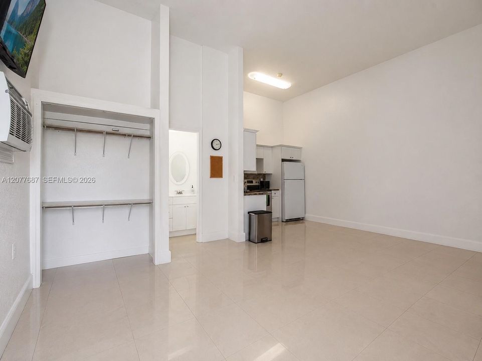 For Sale: $2,150,000 (5 beds, 5 baths, 3301 Square Feet)