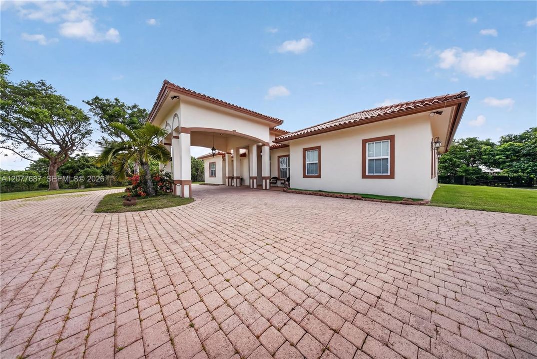 For Sale: $2,150,000 (5 beds, 5 baths, 3301 Square Feet)