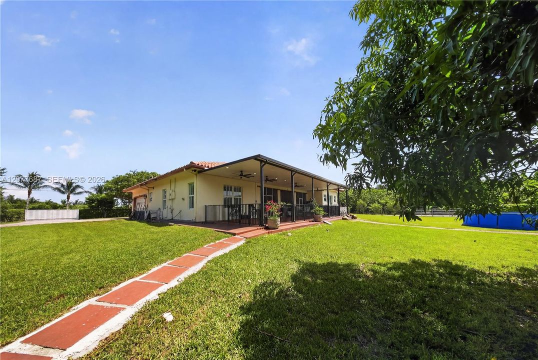 For Sale: $2,150,000 (5 beds, 5 baths, 3301 Square Feet)
