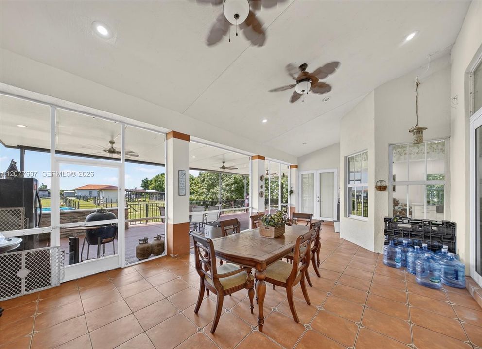 For Sale: $2,150,000 (5 beds, 5 baths, 3301 Square Feet)