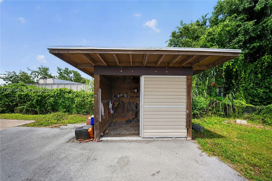 For Sale: $2,150,000 (5 beds, 5 baths, 3301 Square Feet)