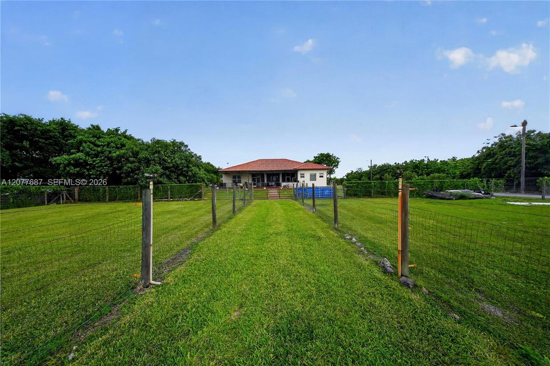 For Sale: $2,150,000 (5 beds, 5 baths, 3301 Square Feet)