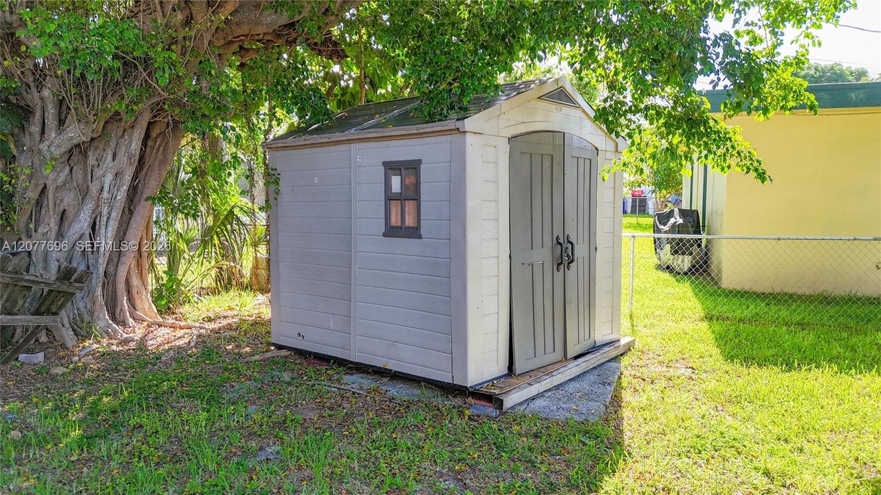For Rent: $1,900 (2 beds, 1 baths, 728 Square Feet)