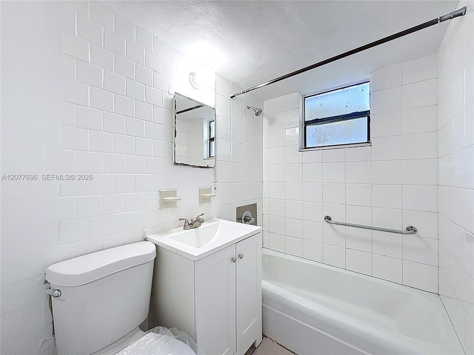 For Rent: $1,900 (2 beds, 1 baths, 728 Square Feet)