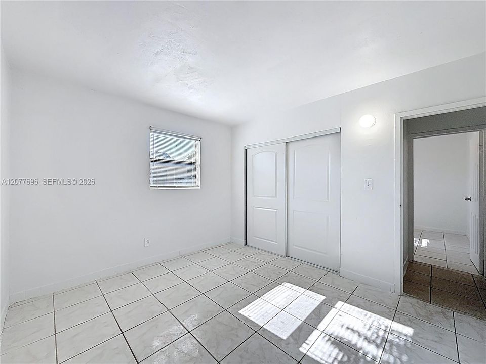 For Rent: $1,900 (2 beds, 1 baths, 728 Square Feet)