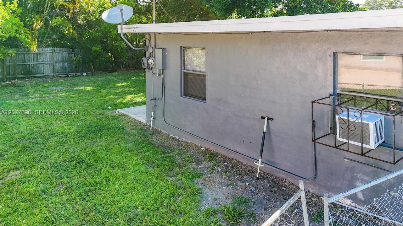 For Rent: $1,900 (2 beds, 1 baths, 728 Square Feet)