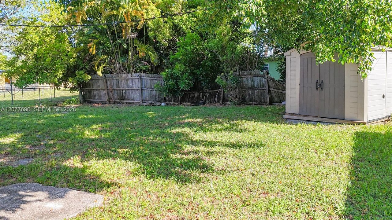 For Rent: $1,900 (2 beds, 1 baths, 728 Square Feet)