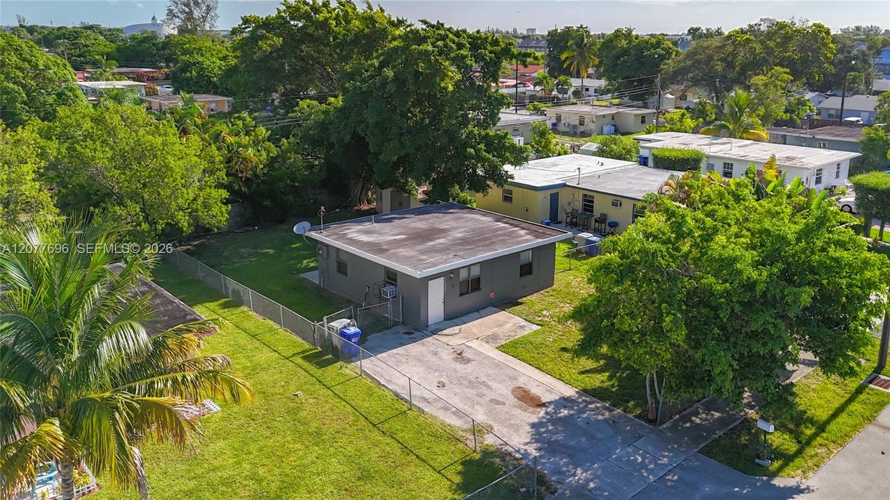 For Rent: $1,900 (2 beds, 1 baths, 728 Square Feet)