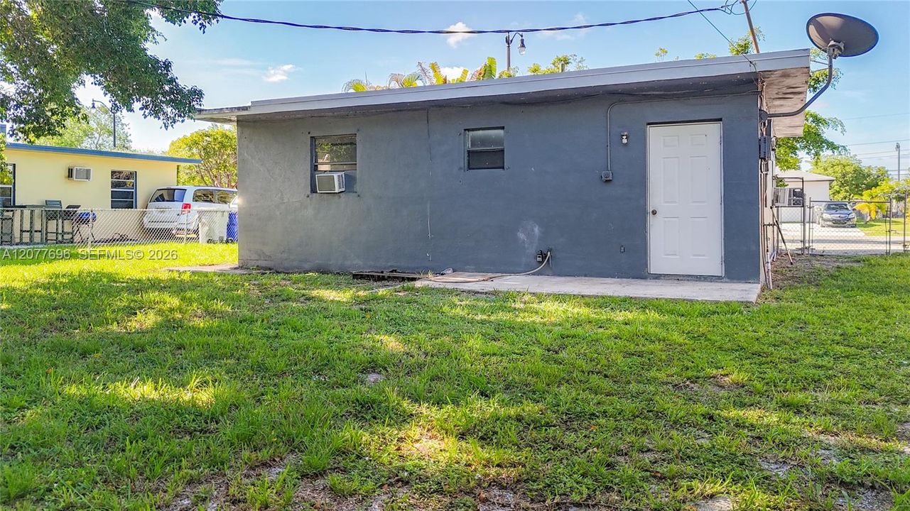 For Rent: $1,900 (2 beds, 1 baths, 728 Square Feet)