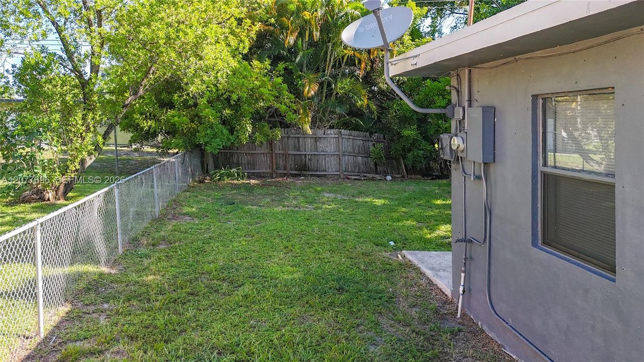 For Rent: $1,900 (2 beds, 1 baths, 728 Square Feet)