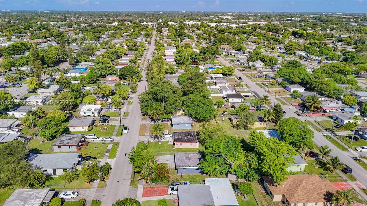 For Rent: $1,900 (2 beds, 1 baths, 728 Square Feet)