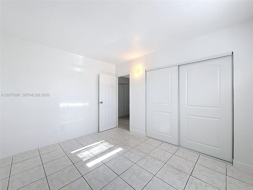 For Rent: $1,900 (2 beds, 1 baths, 728 Square Feet)