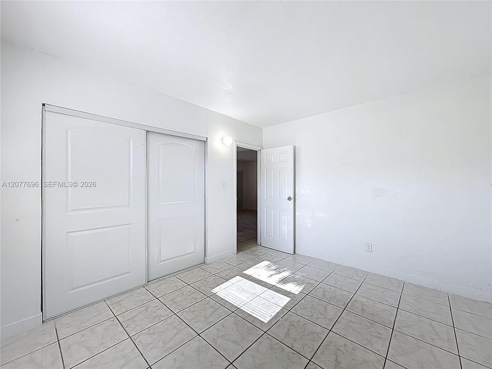 For Rent: $1,900 (2 beds, 1 baths, 728 Square Feet)