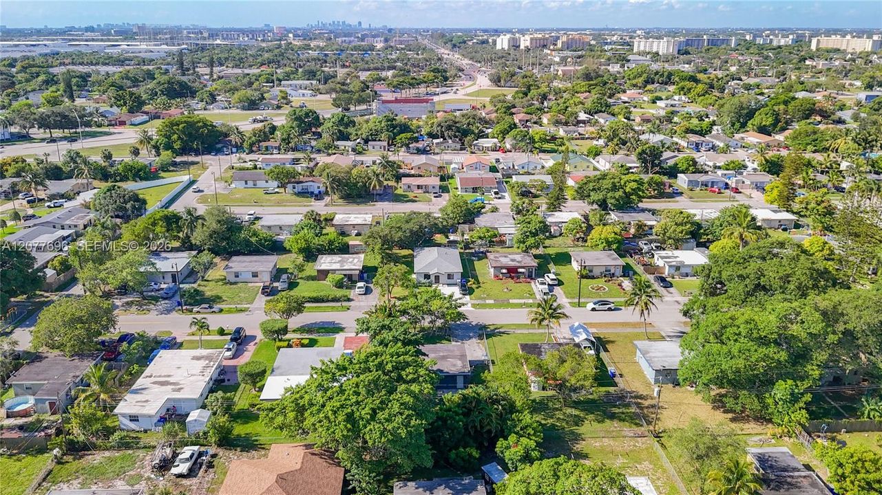 For Rent: $1,900 (2 beds, 1 baths, 728 Square Feet)