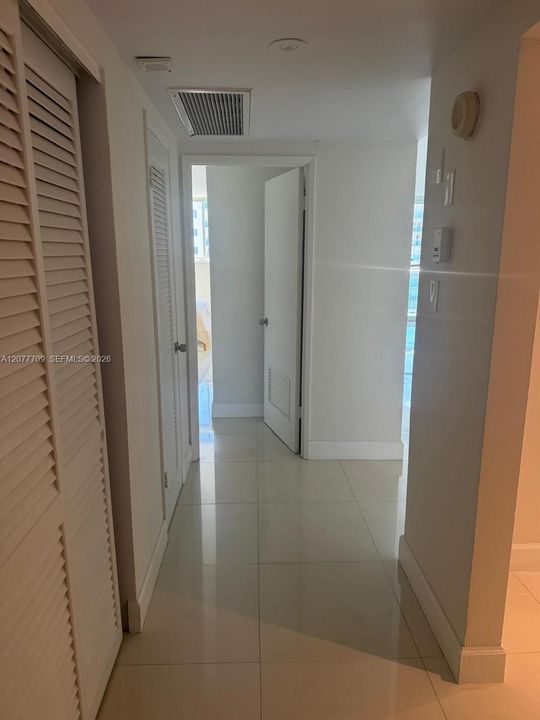 En Renta: $2,400 (1 camas, 1 baños, 1000 Pies cuadrados)