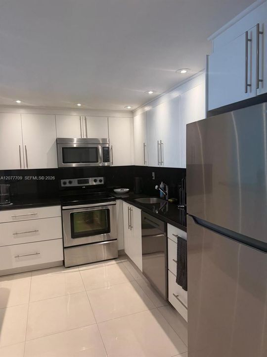 En Renta: $2,400 (1 camas, 1 baños, 1000 Pies cuadrados)