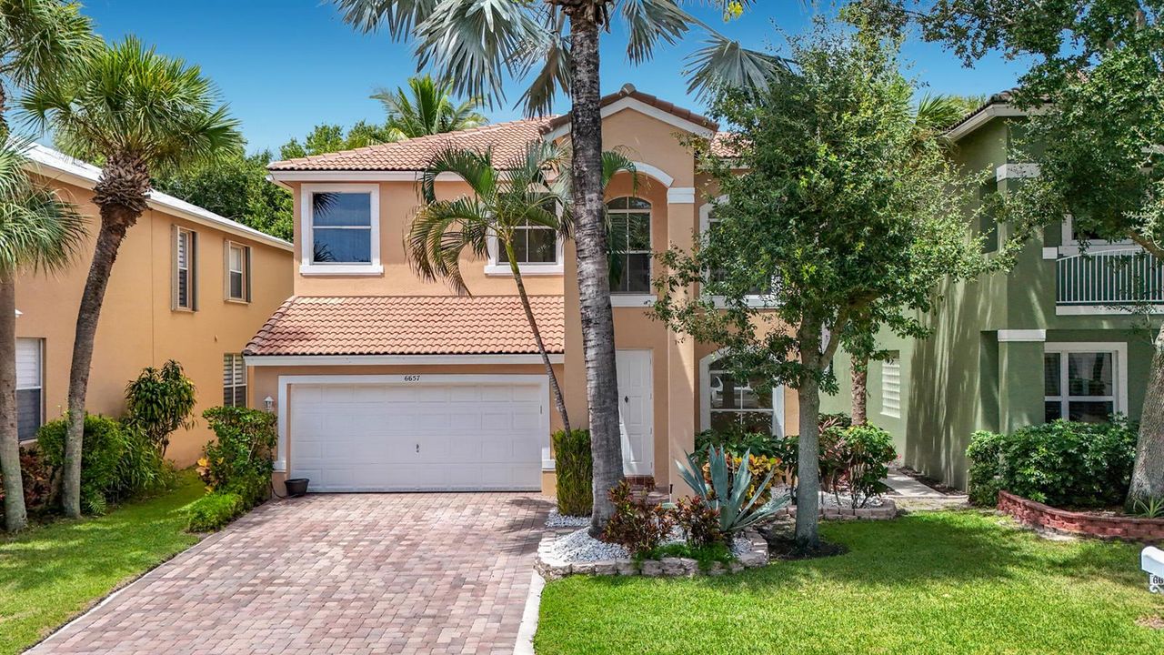 6657 Lurais Drive-11