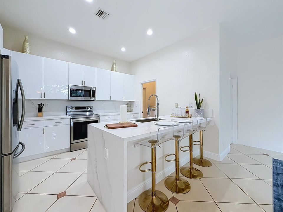 6657 Lurais Drive-34