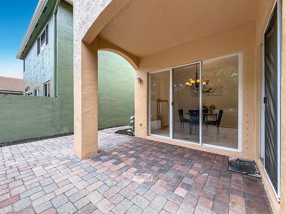 6657 Lurais Drive-94