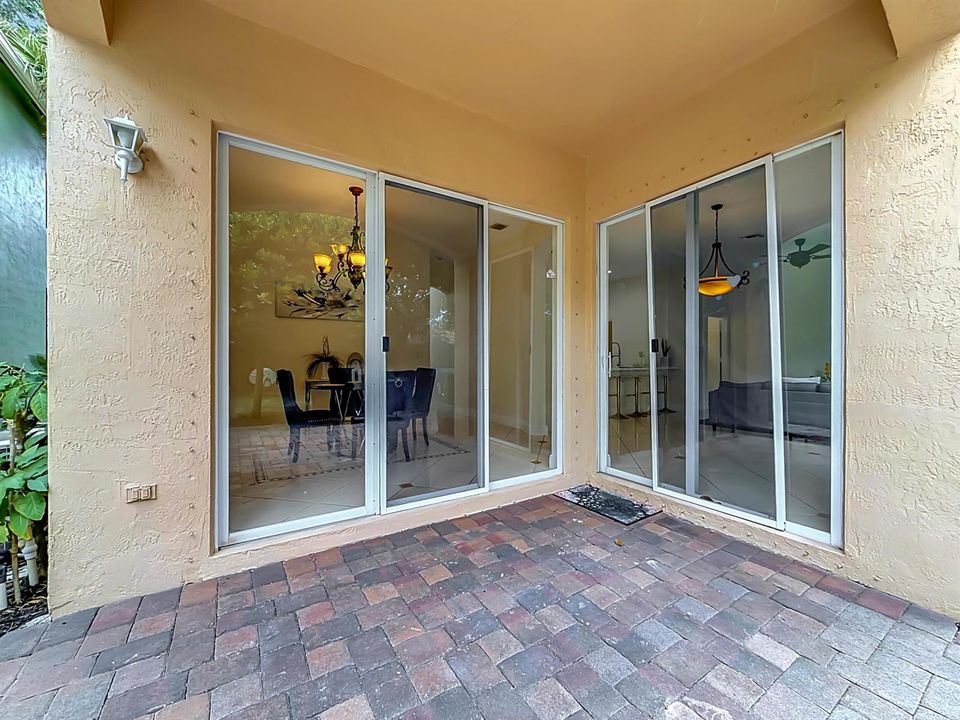 6657 Lurais Drive-93