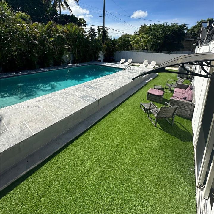 En Venta: $765,000 (4 camas, 3 baños, 2190 Pies cuadrados)
