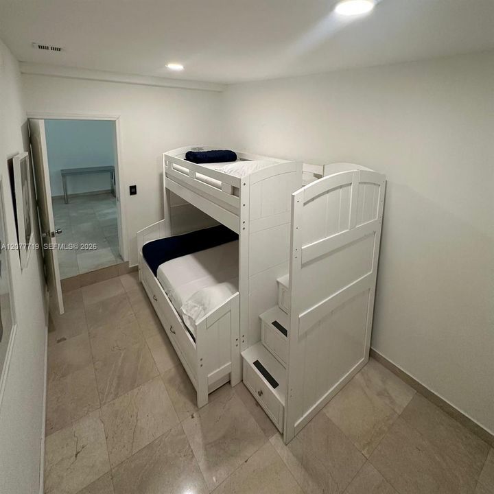En Venta: $765,000 (4 camas, 3 baños, 2190 Pies cuadrados)