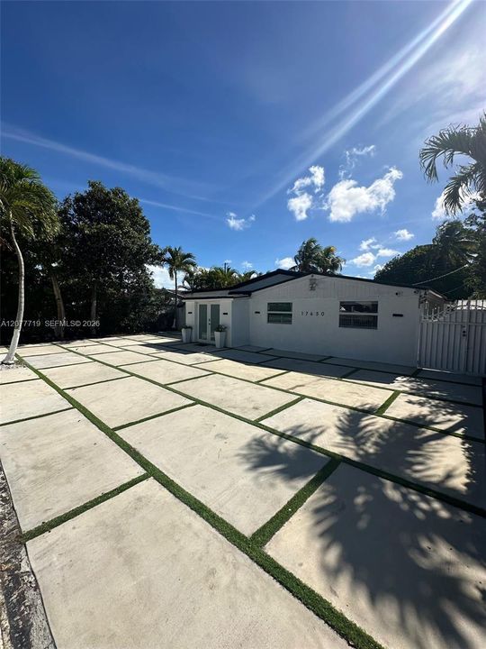 En Venta: $765,000 (4 camas, 3 baños, 2190 Pies cuadrados)
