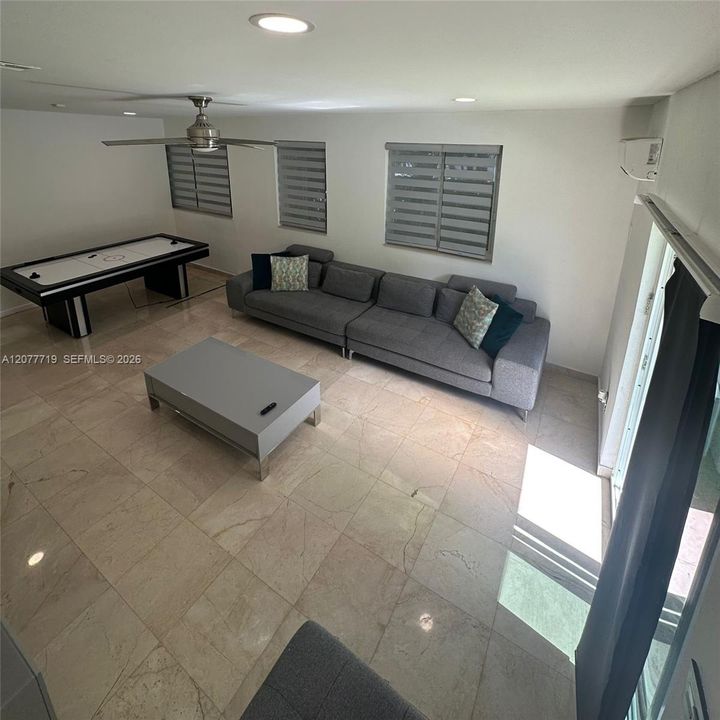 En Venta: $765,000 (4 camas, 3 baños, 2190 Pies cuadrados)