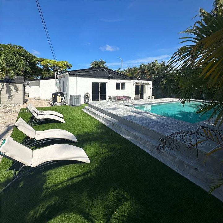 En Venta: $765,000 (4 camas, 3 baños, 2190 Pies cuadrados)