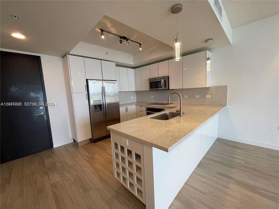 В аренду: $3,600 (1 спален, 1 ванн, 819 Квадратных фут)