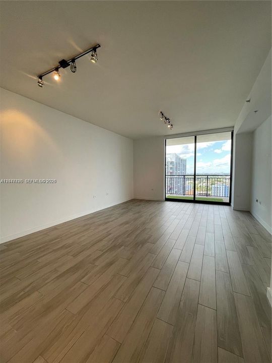 В аренду: $3,600 (1 спален, 1 ванн, 819 Квадратных фут)