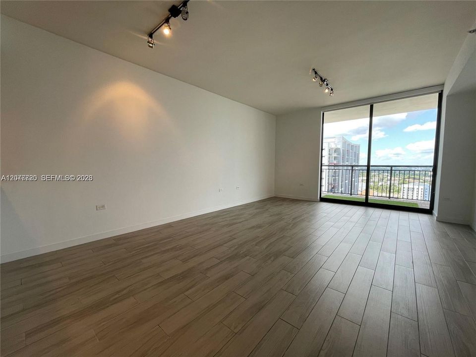В аренду: $3,600 (1 спален, 1 ванн, 819 Квадратных фут)