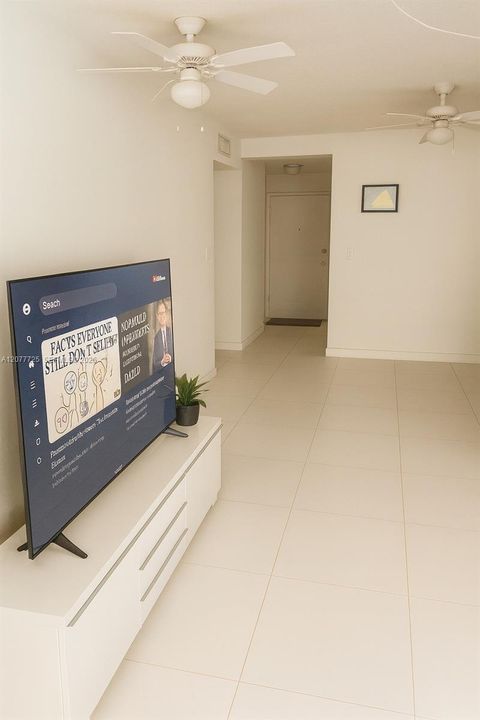 На продажу: $199,000 (2 спален, 2 ванн, 1092 Квадратных фут)