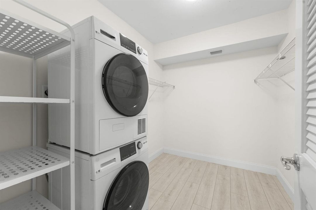 Primary closet & washer-dryer