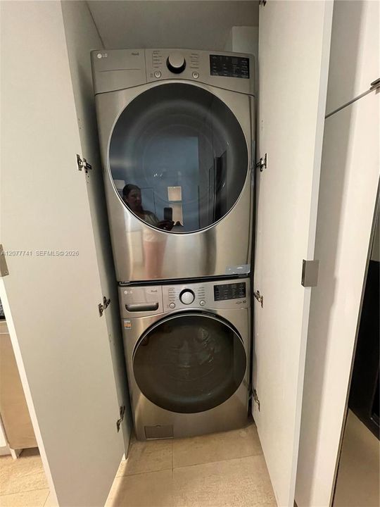 Active With Contract: $4,200 (2 beds, 2 baths, 1249 Square Feet)