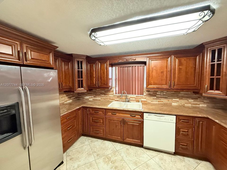 В аренду: $2,400 (2 спален, 1 ванн, 1149 Квадратных фут)