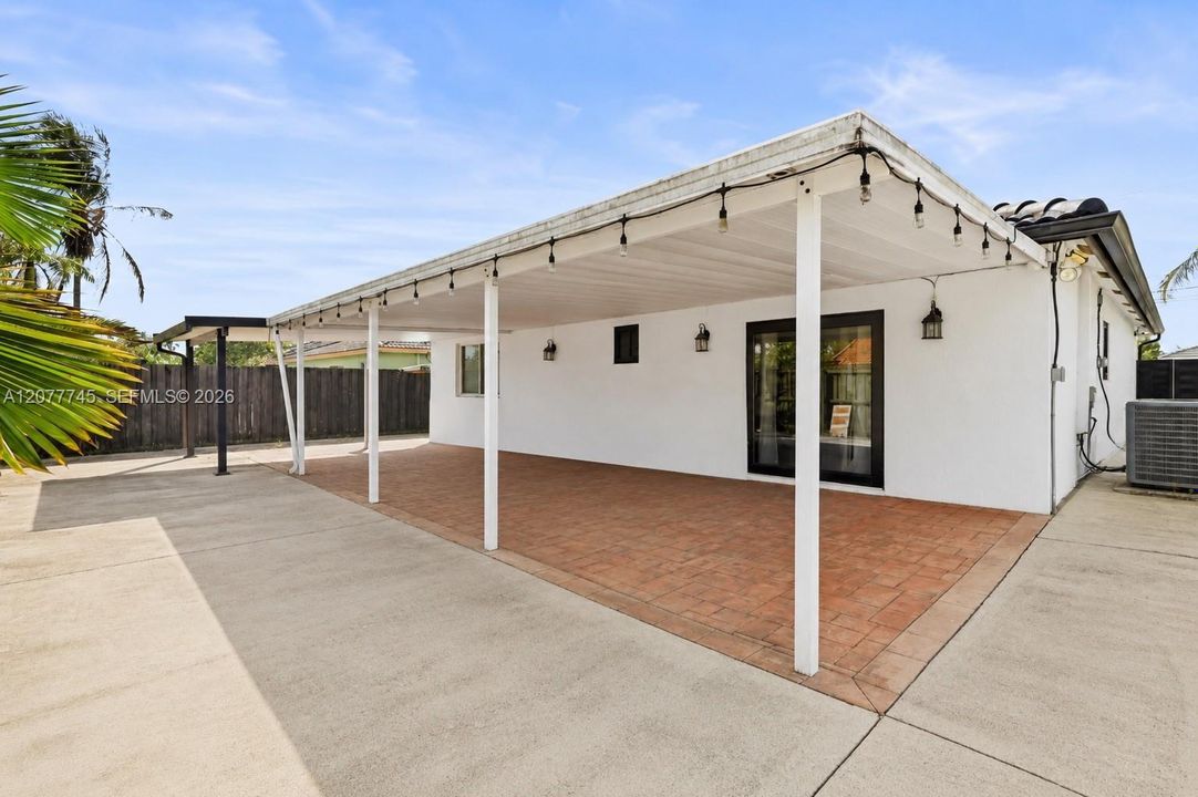 For Rent: $1,500 (0 beds, 1 baths, 1572 Square Feet)