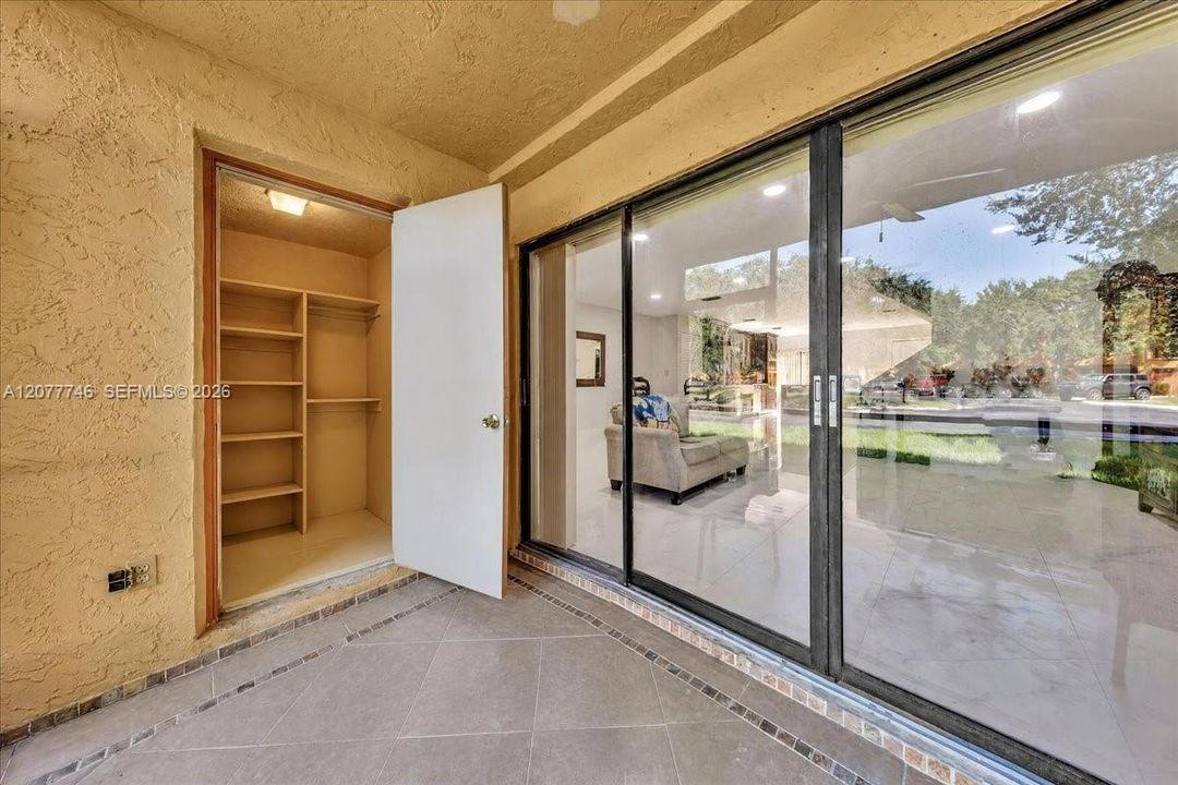 For Sale: $369,900 (3 beds, 2 baths, 2024 Square Feet)