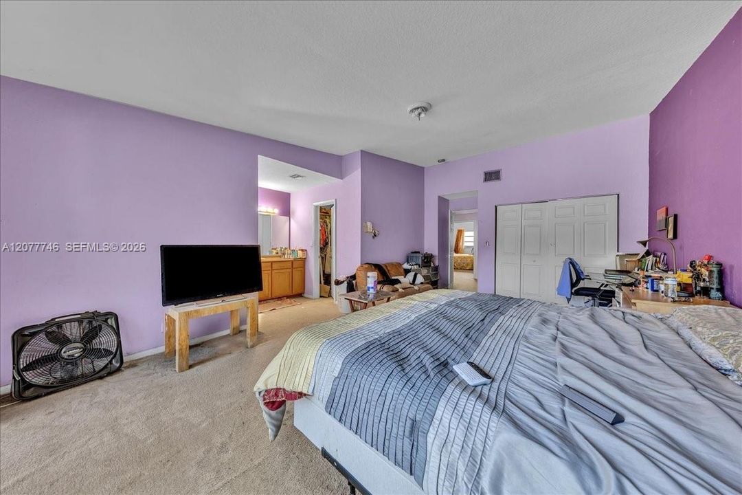 For Sale: $369,900 (3 beds, 2 baths, 2024 Square Feet)