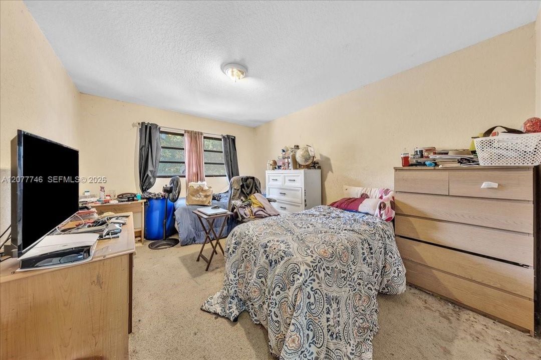 For Sale: $369,900 (3 beds, 2 baths, 2024 Square Feet)