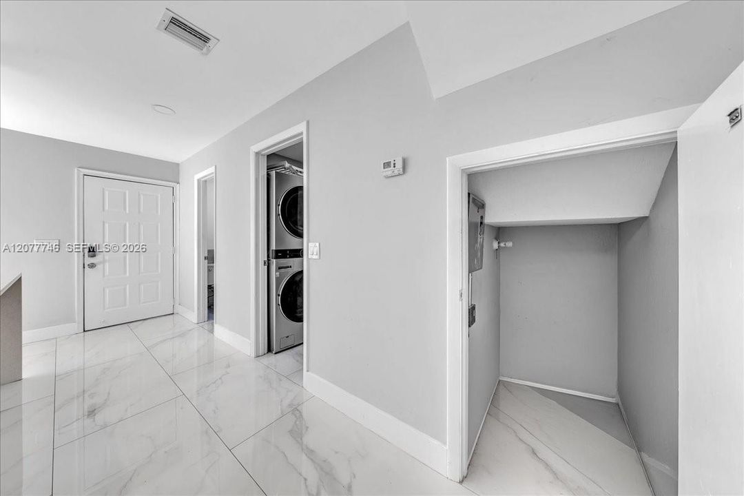 For Sale: $369,900 (3 beds, 2 baths, 2024 Square Feet)