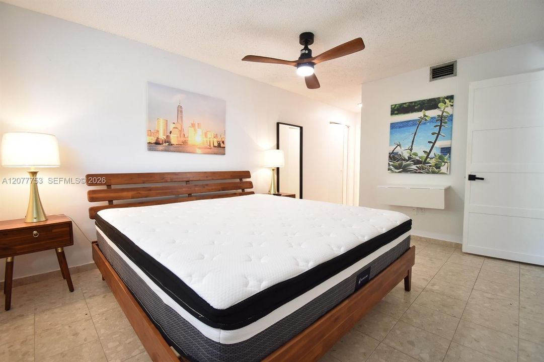 For Rent: $2,400 (1 beds, 1 baths, 685 Square Feet)
