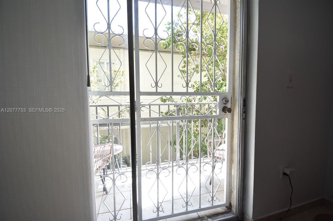 For Rent: $2,400 (1 beds, 1 baths, 685 Square Feet)