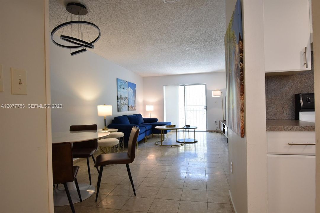 For Rent: $2,400 (1 beds, 1 baths, 685 Square Feet)