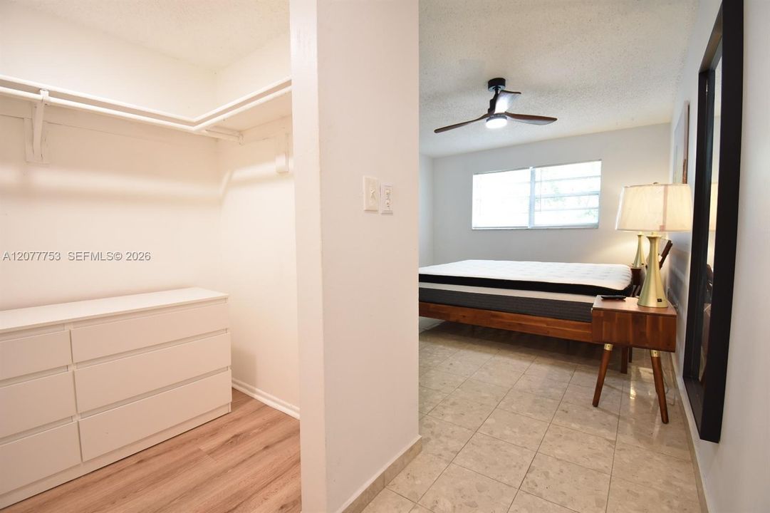 For Rent: $2,400 (1 beds, 1 baths, 685 Square Feet)