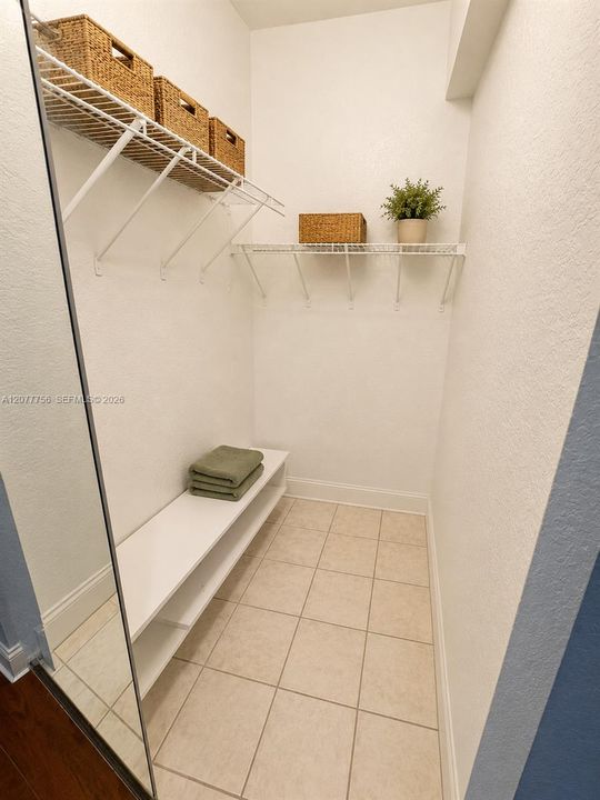На продажу: $279,900 (2 спален, 2 ванн, 1018 Квадратных фут)