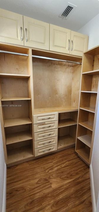 For Rent: $2,950 (2 beds, 2 baths, 1261 Square Feet)
