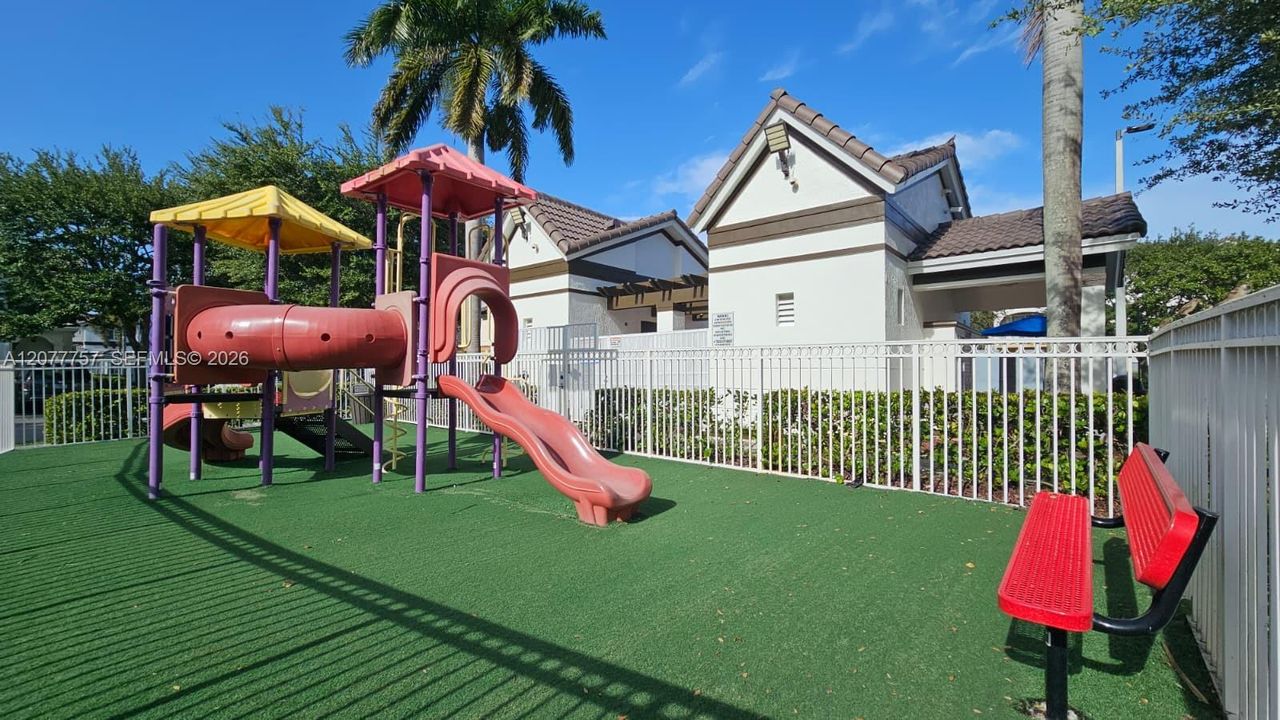 For Rent: $2,950 (2 beds, 2 baths, 1261 Square Feet)