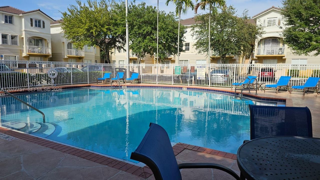 For Rent: $2,950 (2 beds, 2 baths, 1261 Square Feet)